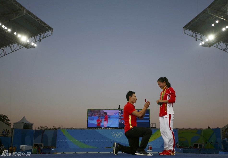 2016年里约奥运会，女子3米板赛后，秦凯向何姿求婚。